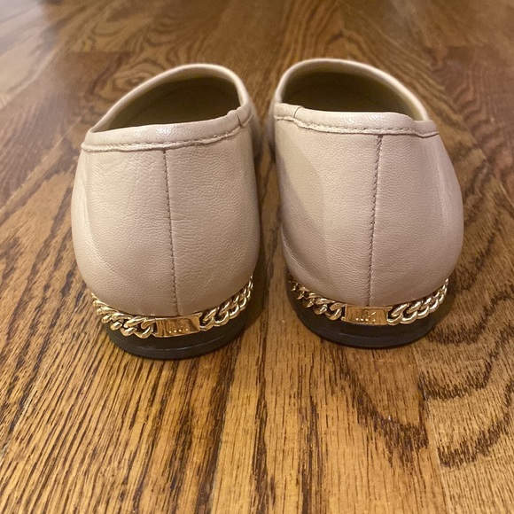 Michael Kors size 6 flats - Picture 3 of 4